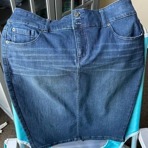 Torrid new size 14 denim skirt
